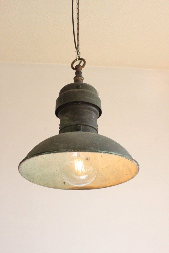 Image 1 of Lampes pendantes industrielles en cuivre, 1930S, lot de 3