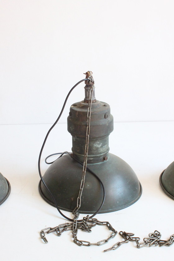 Image 1 of Lampes pendantes industrielles en cuivre, 1930S, lot de 3