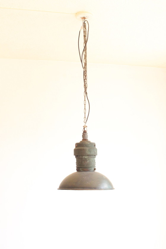 Image 1 of Lampes pendantes industrielles en cuivre, 1930S, lot de 3