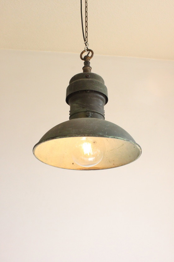 Image 1 of Lampes pendantes industrielles en cuivre, 1930S, lot de 3