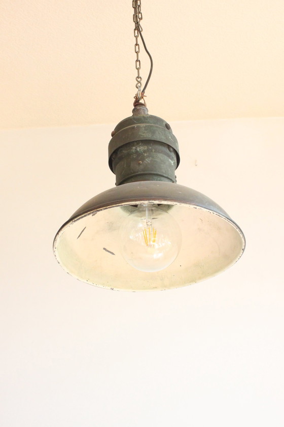 Image 1 of Lampes pendantes industrielles en cuivre, 1930S, lot de 3