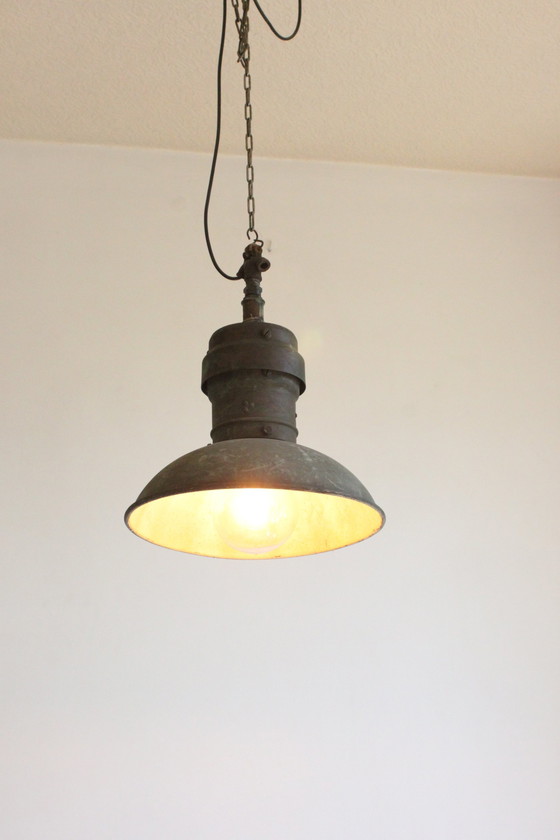 Image 1 of Lampes pendantes industrielles en cuivre, 1930S, lot de 3