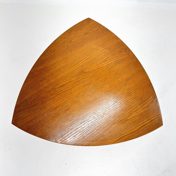Image 1 of Table d'appoint vintage en bois en forme de triangle, Tchécoslovaquie