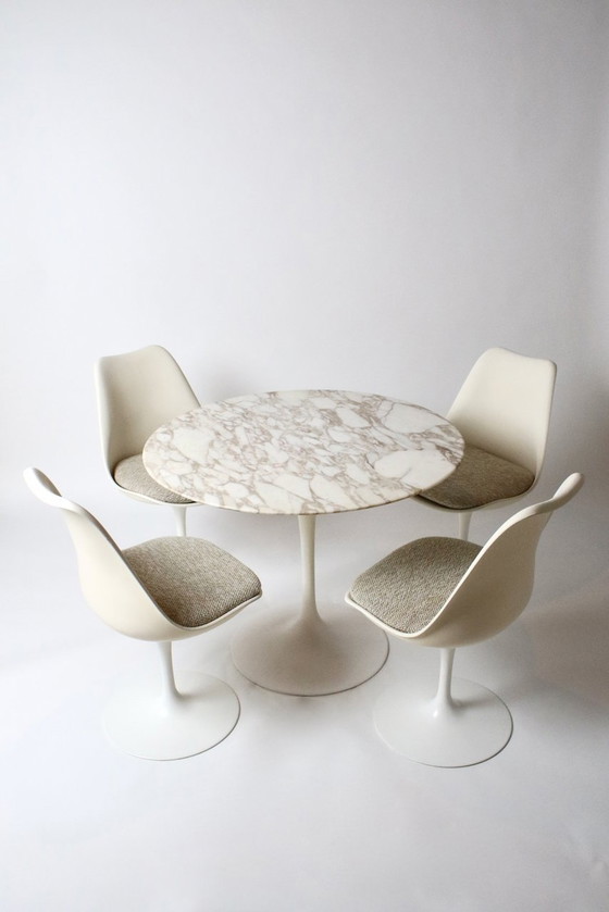 Image 1 of Chaises Eero Saarinen Modèle Tulipe Pour Knoll Pivotantes