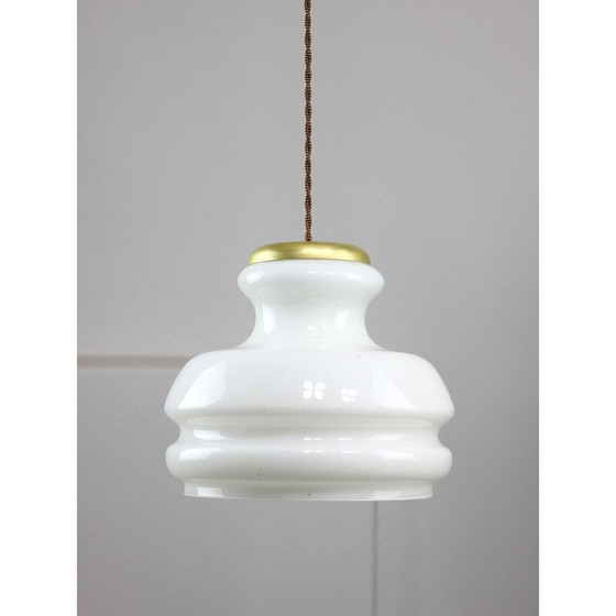 Image 1 of Lampe suspendue vintage en laiton et verre opalin, Italie 1950