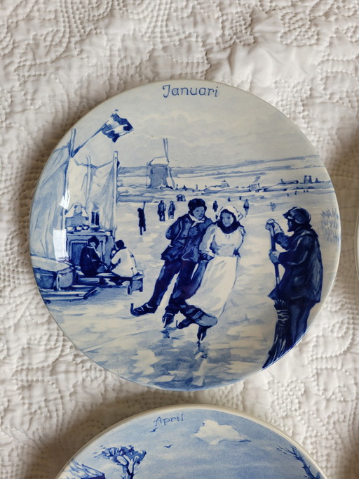 Série De 12 Assiettes En Porcelaine Delfts Mois De L'Année Année 1661 Série 5