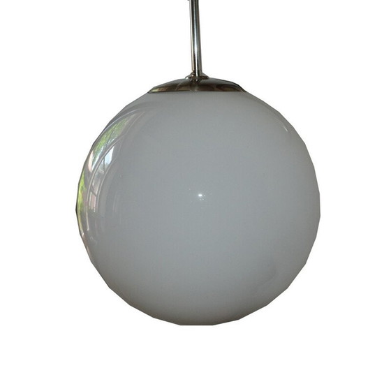 Image 1 of Lampe globe scandinave en verre blanc et aluminium - années 1950