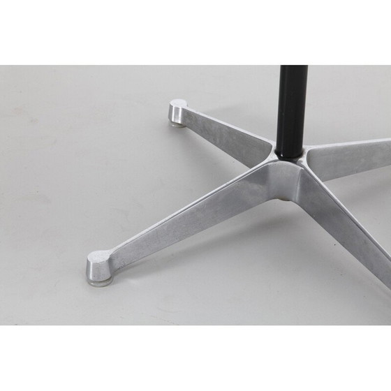 Image 1 of Table blanche vintage Herman Miller en aluminium et formica 1970