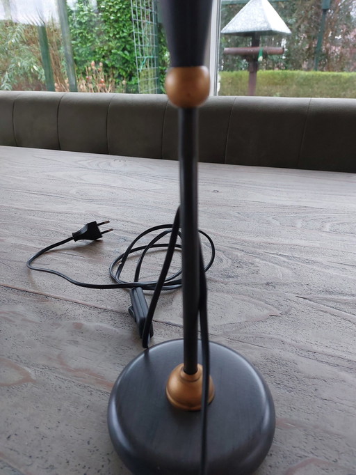 Lampe de table Cinquanta au design vintage !