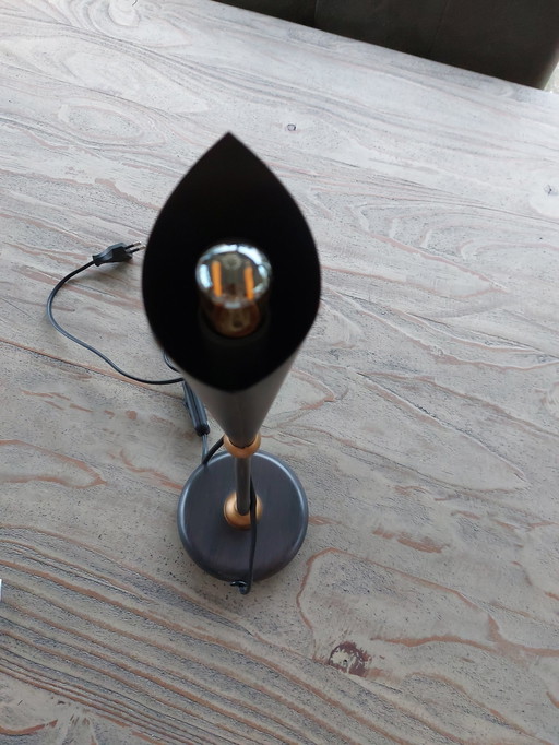 Lampe de table Cinquanta au design vintage !