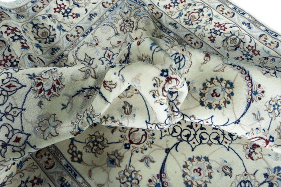 Image 1 of Tapis persan nain noué à la main avec soie - 302 X 205 cm