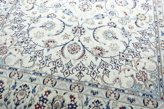 Image 1 of Tapis persan nain noué à la main avec soie - 302 X 205 cm