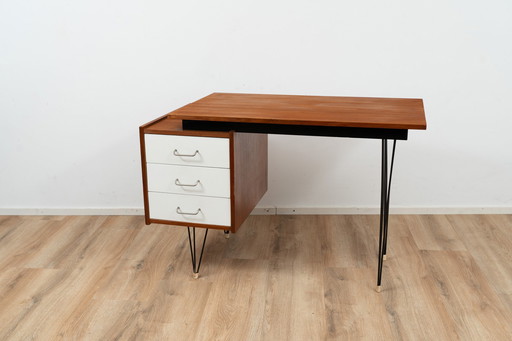 Bureau en épingle à cheveux Par Cees Braakman