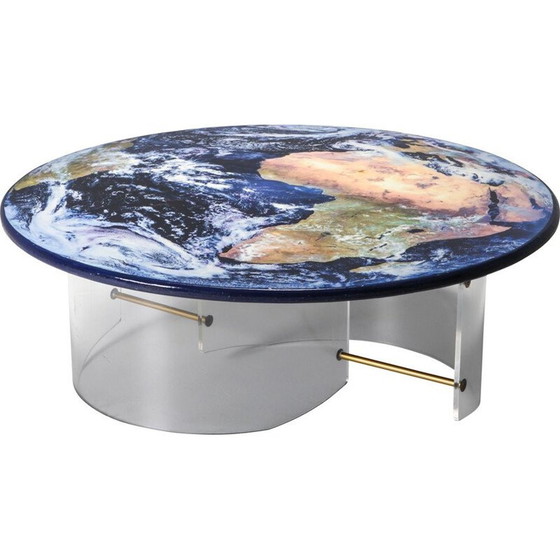 Image 1 of Table basse vintage avec base en plexiglas et plateau en résine, 1990