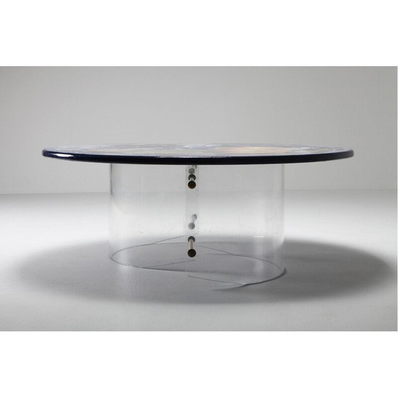 Image 1 of Table basse vintage avec base en plexiglas et plateau en résine, 1990