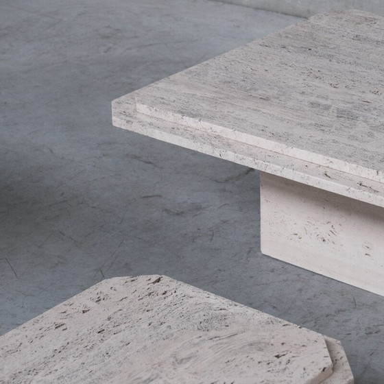 Image 1 of Table basse et 2 tables d'appoint en travertin, Belgique 1970