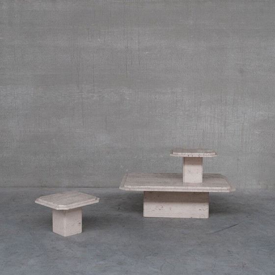 Image 1 of Table basse et 2 tables d'appoint en travertin, Belgique 1970
