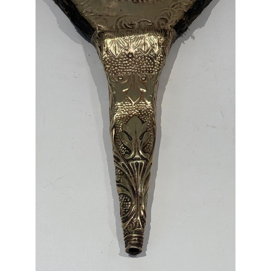 Image 1 of Soufflet de cheminée vintage en laiton repoussé avec l'image d'une femme, France 1900