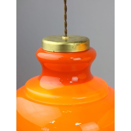 Image 1 of Paire de lampes suspendues vintage en laiton et verre