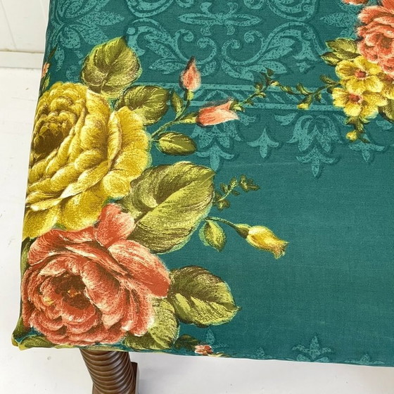 Image 1 of Tabouret ancien retapissé Tabouret Pieds en fuseau