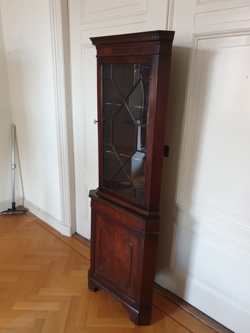 Armoire d'angle ancienne en acajou