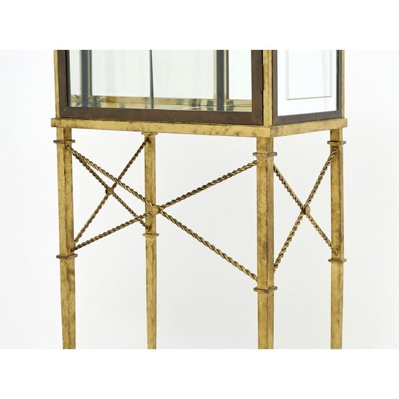 Image 1 of Vitrine vintage en fer forgé doré et miroir, 1920