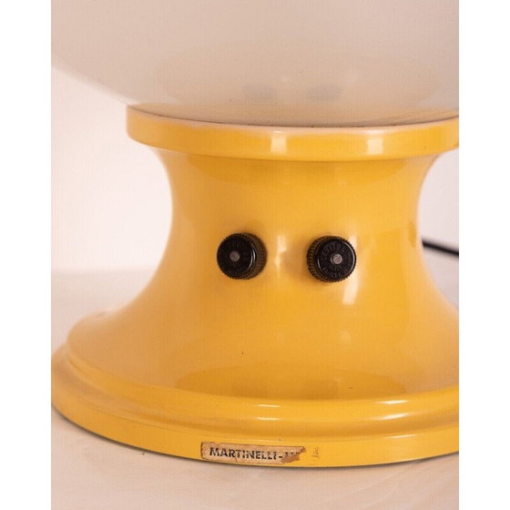 Image 1 of Lampe de table vintage en métal jaune et verre par Martinelli Luce, 1960