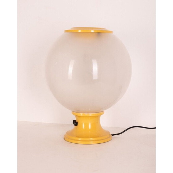 Image 1 of Lampe de table vintage en métal jaune et verre par Martinelli Luce, 1960
