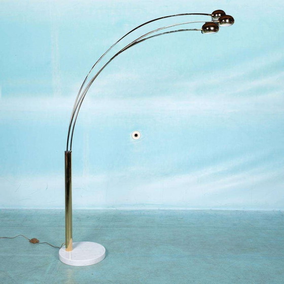 Image 1 of Lampe arquée de l'ère spatiale 1970, lampadaire arqué en marbre midmod