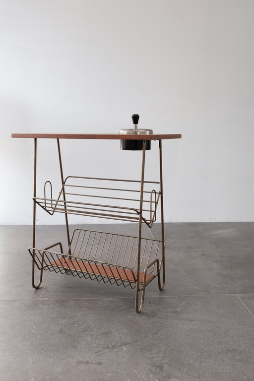 Table d'appoint vintage pour la lecture avec cendrier.