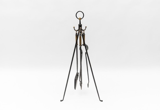 Trépied en fer et laiton forgé à la main avec outils de cheminée, Autriche, années 1950