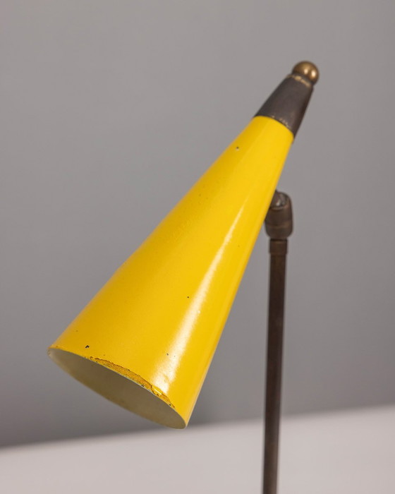 Image 1 of Lampe de table vintage 1950S avec abat-jour en forme de cône Design italien