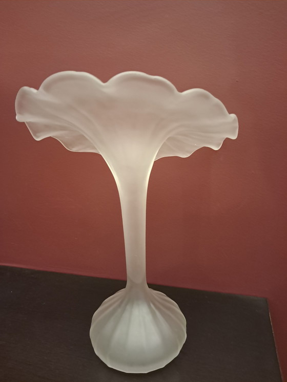 Image 1 of Vase En Verre Blanc "Jack In The Pulpit" 