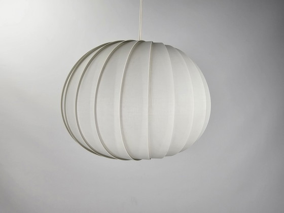 Image 1 of Lampe suspendue danoise blanche par Lars E. Schioler Design danois années 1970