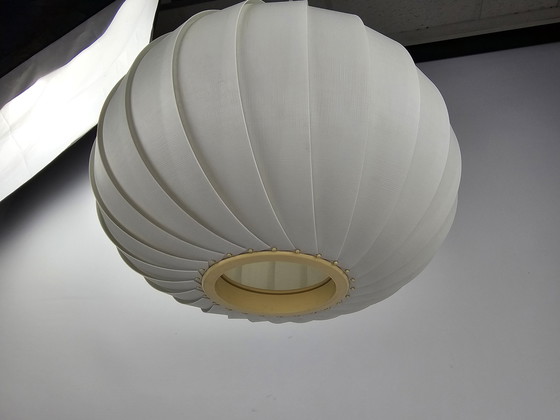 Image 1 of Lampe suspendue danoise blanche par Lars E. Schioler Design danois années 1970