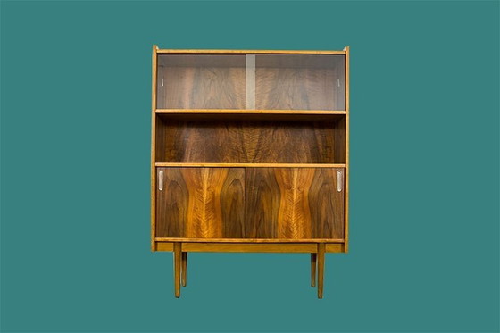 Image 1 of Vitrine en noyer, type 1050 par Bfm, Pologne, années 1960