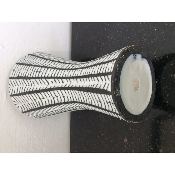 Image 1 of Vase vintage "Cornet" en émail blanc de Roger Capron