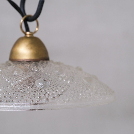 Image 1 of Paire de lampes suspendues en laiton et verre, France 1960