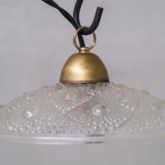 Image 1 of Paire de lampes suspendues en laiton et verre, France 1960