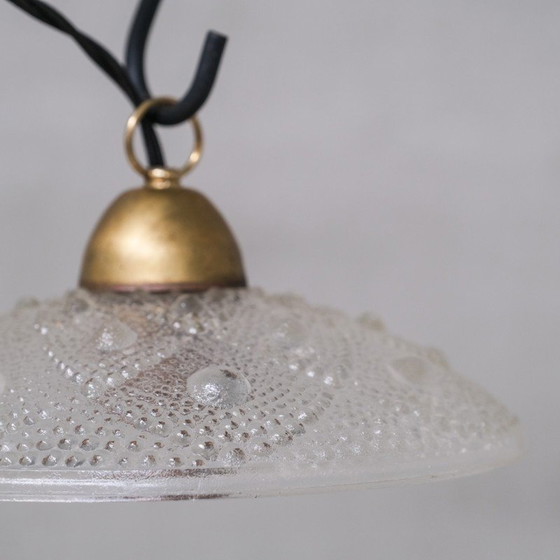 Image 1 of Paire de lampes suspendues en laiton et verre, France 1960