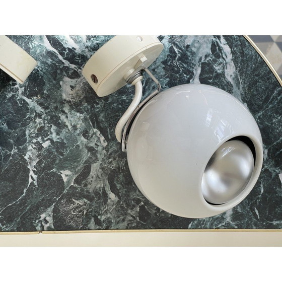 Image 1 of Paire d'appliques Eyeball en plastique blanc et chrome, UK 1960