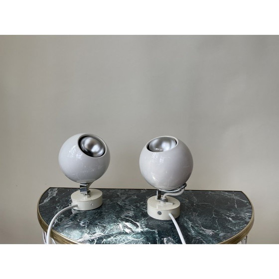 Image 1 of Paire d'appliques Eyeball en plastique blanc et chrome, UK 1960