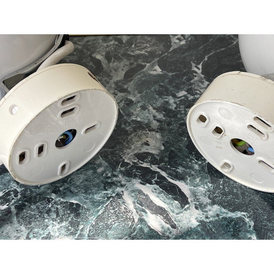 Image 1 of Paire d'appliques Eyeball en plastique blanc et chrome, UK 1960