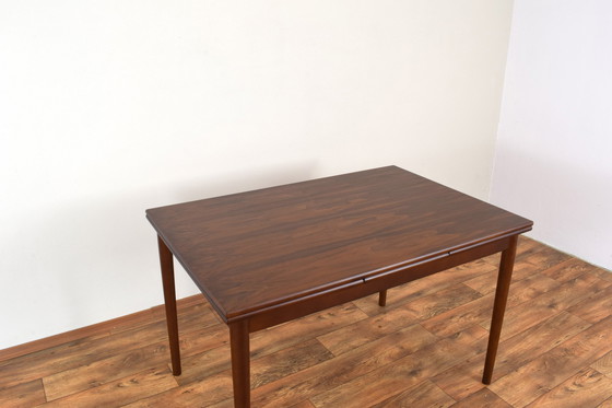 Image 1 of Table de salle à manger extensible en noyer danois du Mid Century, années 1960.