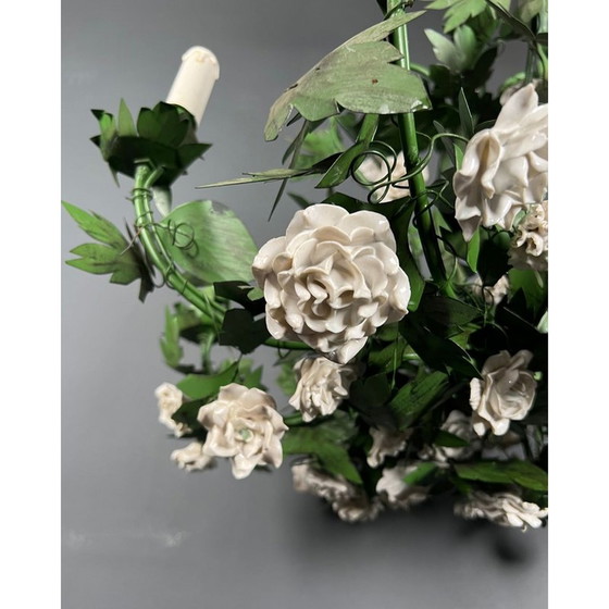 Image 1 of Lustre vintage en tôle peinte et fleurs en porcelaine avec 8 bras, 1970