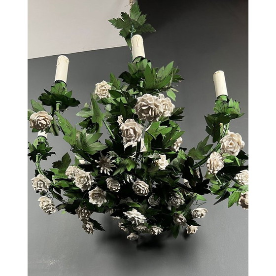 Image 1 of Lustre vintage en tôle peinte et fleurs en porcelaine avec 8 bras, 1970
