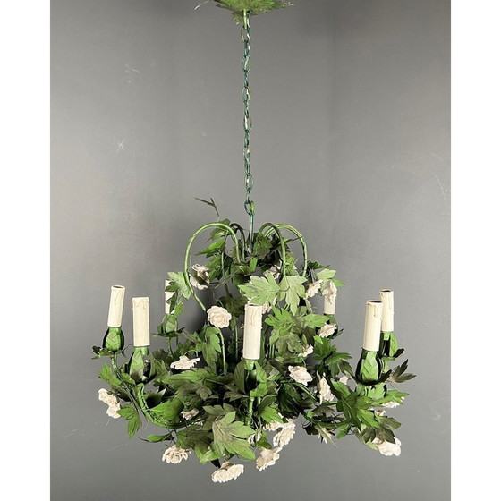 Image 1 of Lustre vintage en tôle peinte et fleurs en porcelaine avec 8 bras, 1970
