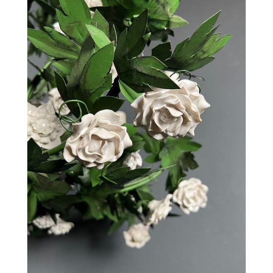 Image 1 of Lustre vintage en tôle peinte et fleurs en porcelaine avec 8 bras, 1970