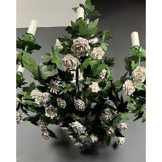 Image 1 of Lustre vintage en tôle peinte et fleurs en porcelaine avec 8 bras, 1970