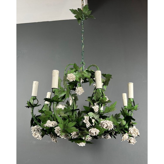 Image 1 of Lustre vintage en tôle peinte et fleurs en porcelaine avec 8 bras, 1970
